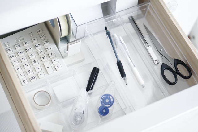 【保存版】文房具収納アイデアとおすすめグッズ｜机をスッキリ整理する方法